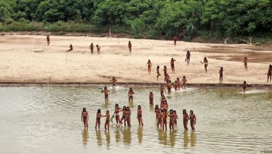 La comunidad jamás contactada que ha comenzado a salir de su aislamiento