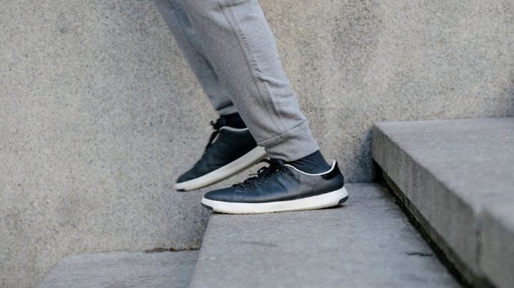 ¿Contás los escalones cuando subís una escalera? La psicología que explica el porqué