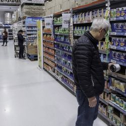 Por la suba del dólar, empresas remarcan precios con subas de entre 3% y 9%