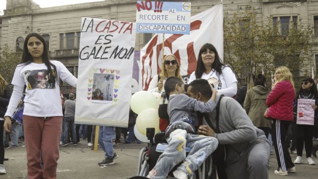 Movilización con el veto a la ley de Emergencia en Discapacidad