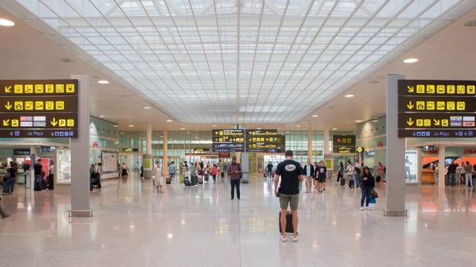 Una pareja dejó a su hijo de 10 años en un aeropuerto porque no querían perderse las vacaciones