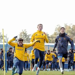 Boca recibe a Racing, en un encuentro que podría definir el futuro de Russo