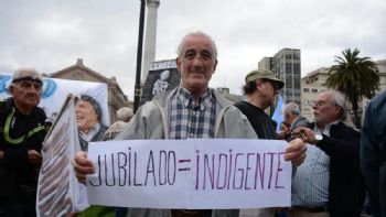 El Gobierno confirmó que continuará el bono de $70 mil para jubilados