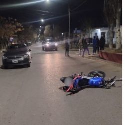 Chocaron dos motos: una joven murió