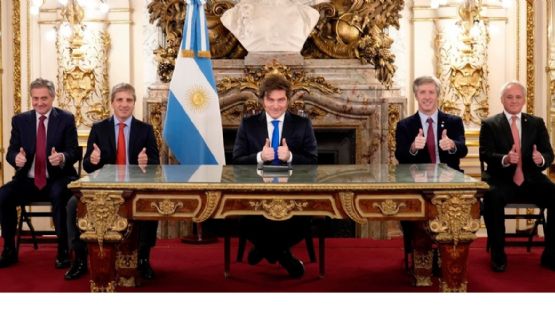 Milei es el presidente con más renuncias en su gabinete