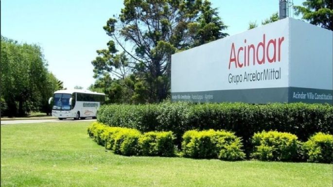 Por el acero chino, Acindar frena la producción