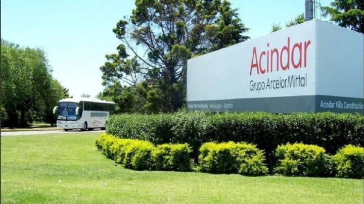 Por el acero chino, Acindar frena la producción