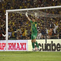 Dibu Martínez: “Los árbitros siempre nos complican un poco más afuera"