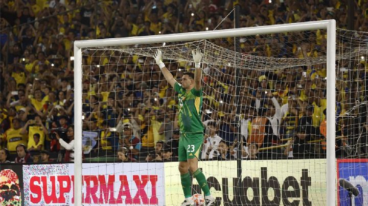 Dibu Martínez fue nominado por la FIFA para el premio The Best a mejor arquero