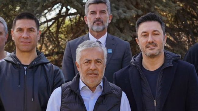 A Cornejo se le desbandó la tropa en medio de la disputa por la sucesión