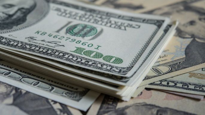 El dólar oficial superó los $1.460 en bancos