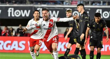 Con diez, River derrotó a Estudiantes y retomó la punta en la Zona B