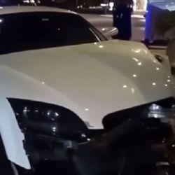 Un lujoso auto chocó contra un hotel de Puerto Madero