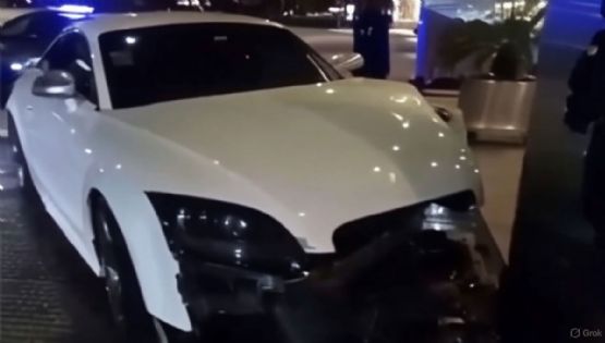 Un lujoso auto chocó contra un hotel de Puerto Madero