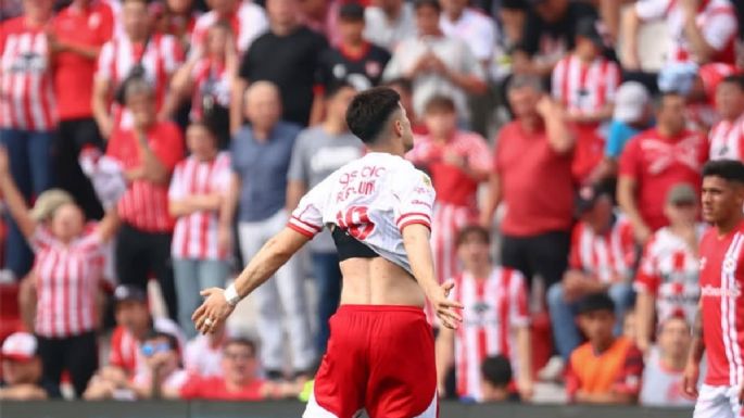 Instituto sorprendió y venció a Argentinos Juniors con polémicas
