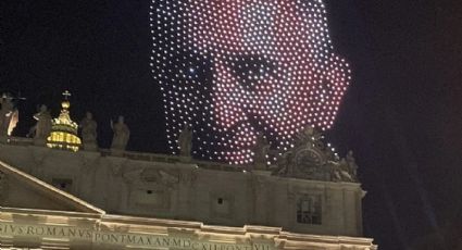 Usaron 3.500 drones para proyectar la cara del papa Francisco