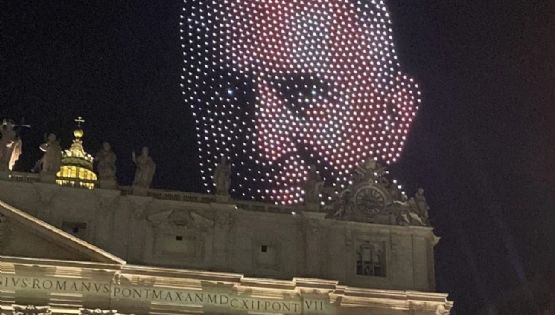 Usaron 3.500 drones para proyectar la cara del papa Francisco