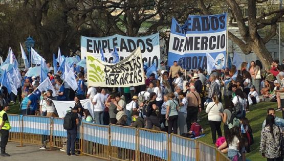 Una multitud asistió a la Marcha Federal Universitaria en Mendoza