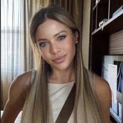 Con humor, Evangelina Anderson presentó a su novio