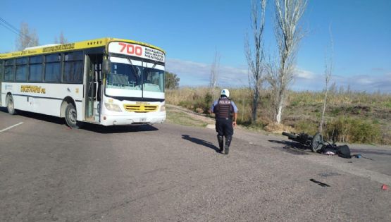 Un motociclista murió al chocar con un colectivo en Junín 