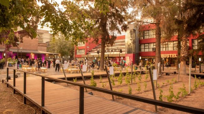 Un empresario amigo se quedó con la confitería del Bustelo