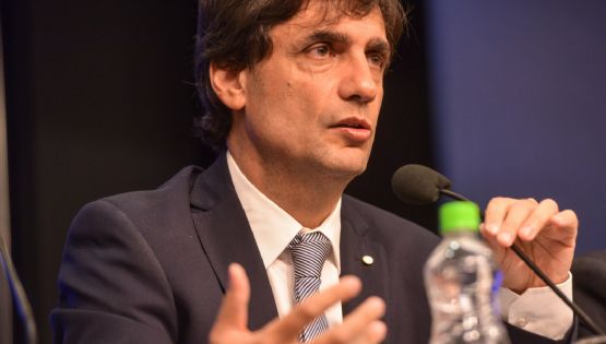 Lacunza, sobre el dólar: “Hoy la economía es más atajar penales que hacer goles”