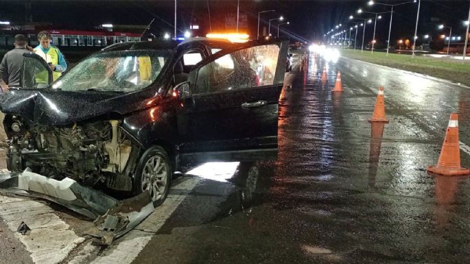 Chocó en el Acceso Este y dio positivo a la alcoholemia