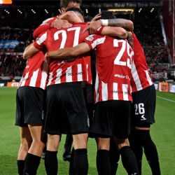 Estudiantes, cerca de la cima tras derrotar a Defensa y Justicia