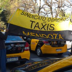 Así fue la protesta de taxistas contra las aplicaciones de transporte