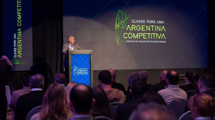 Cornejo: "Tenemos que tomar menos deuda"