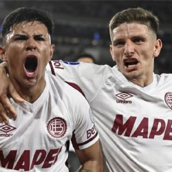 Lanús visita al "beneficiado" Universidad de Chile en la ida de semifinales