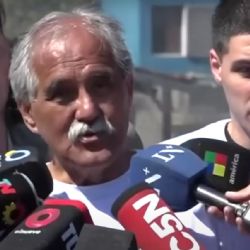 Con dolor, el abuelo de las jóvenes asesinadas apuntó Espinoza: “Se esconde detrás de la plaza” 