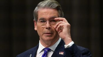 Bessent vendió U$S 2.000 millones para contener el dólar