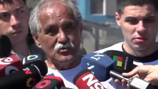 Con dolor, el abuelo de las jóvenes asesinadas apuntó Espinoza: “Se esconde detrás de la plaza” 