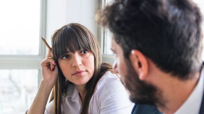 Lo que revela la psicología sobre las personas que no miran a los ojos