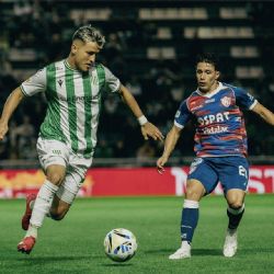 Unión sólo igualó en Banfield pero sigue liderando