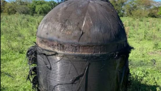 Sorpresa en el Chaco: cayó un extraño objeto volador en medio de un campo