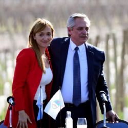 Alberto Fernández se hizo eco del  “Querida Argentina, lamento que su presidente sea un idiota”