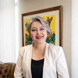 La comunista Jara lidera las encuestas en Chile