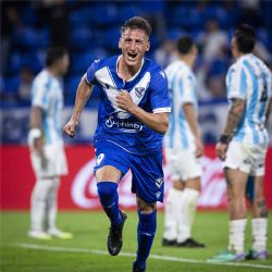 Vélez le ganó a Atlético Tucumán y se puso a 1 de Riestra