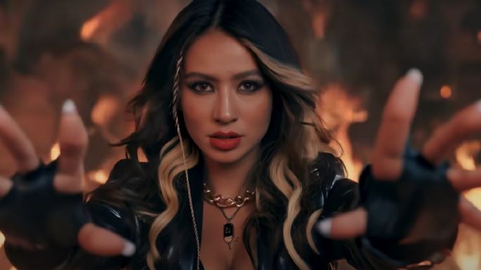 “Apunta, dispara”: así es el nuevo tema de Flor Vigna 