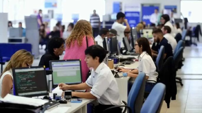 El empleo público cayó casi 8% interanual en agosto