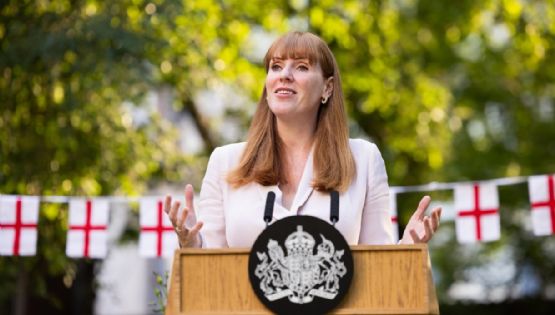 En medio de un escándalo, renunció la viceprimera ministra de Reino Unido