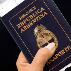 Alerta pasaportes: piden devolver una serie por una falla invisible en la tinta