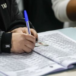 Encuesta: LLA lidera pero los indecisos podrían torcer los resultados