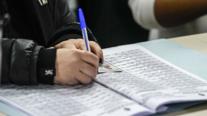Encuesta: LLA lidera pero los indecisos podrían torcer los resultados