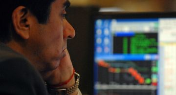 Las acciones vuelven a caer y sube el Riesgo País 