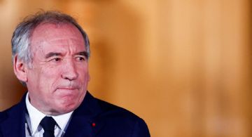 El Parlamento francés destituyó al primer ministro Francois Bayrou