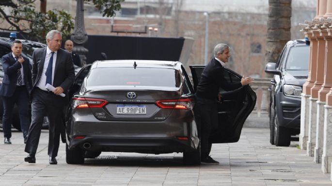 Caputo intenta contener el alza del dólar