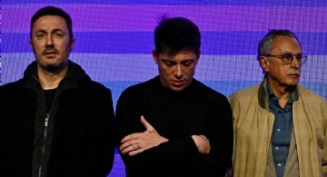 El ninguneo de Santiago Caputo a Luis Petri en pleno escenario